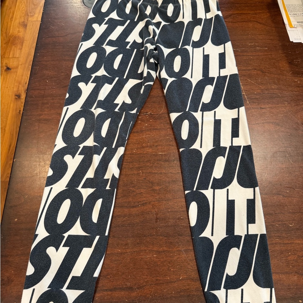 Nike Bold Black and White Lettered Leggings - Picture 4 of 5